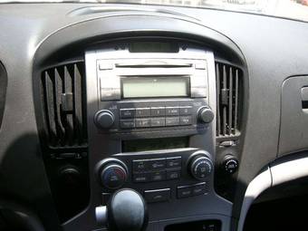 2010 Hyundai Grand Starex Pictures