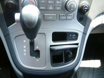 2010 Hyundai Grand Starex Pics