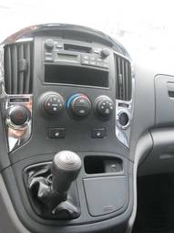 2010 Hyundai Grand Starex Pics