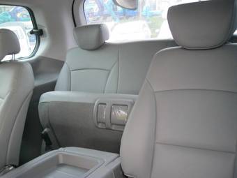 2010 Hyundai Grand Starex Images