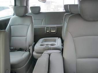 2010 Hyundai Grand Starex Pictures