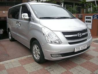 2010 Hyundai Grand Starex Pictures