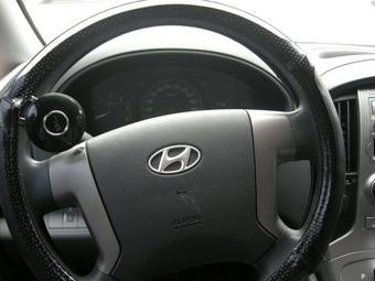 2010 Hyundai Grand Starex Images