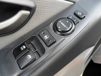 2010 Hyundai Grand Starex Pics
