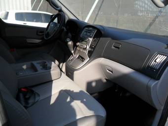 2010 Hyundai Grand Starex Images