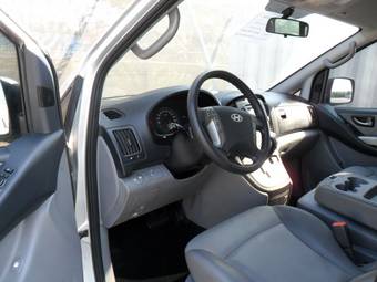 2010 Hyundai Grand Starex Pictures
