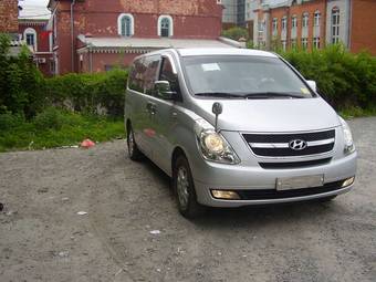 2010 Hyundai Grand Starex Photos