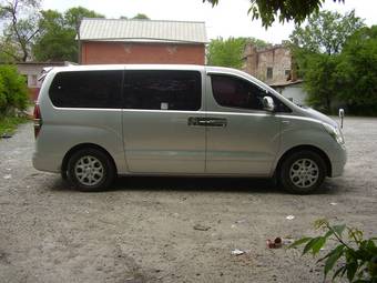 2010 Hyundai Grand Starex Photos