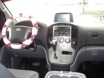 2010 Hyundai Grand Starex Wallpapers