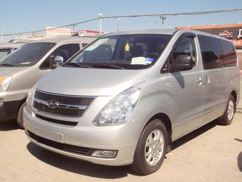 2010 Hyundai Grand Starex Photos