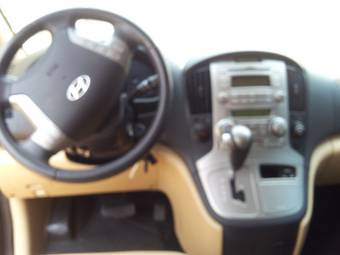 2010 Hyundai Grand Starex Pictures