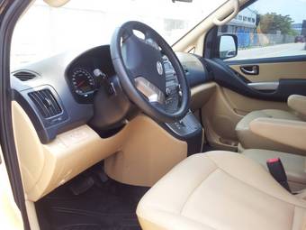 2010 Hyundai Grand Starex Photos