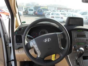 2011 Hyundai Grand Starex Pictures