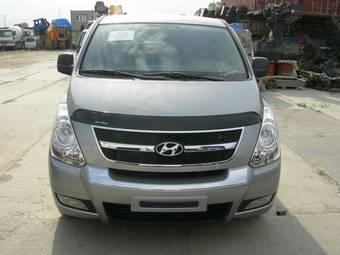 2011 Hyundai Grand Starex Photos