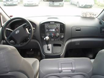 2011 Hyundai Grand Starex Images