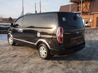 2011 Hyundai Grand Starex Pics