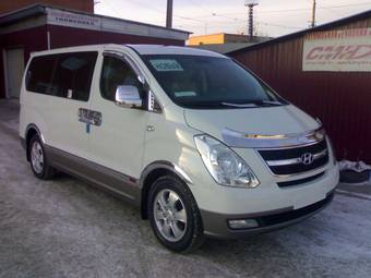 2011 Hyundai Grand Starex Pics