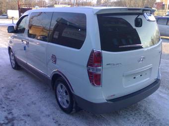 2011 Hyundai Grand Starex Pictures