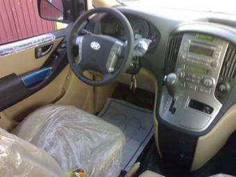 2011 Hyundai Grand Starex Photos