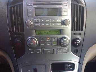 2011 Hyundai Grand Starex Pictures