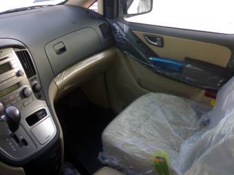 2011 Hyundai Grand Starex Photos