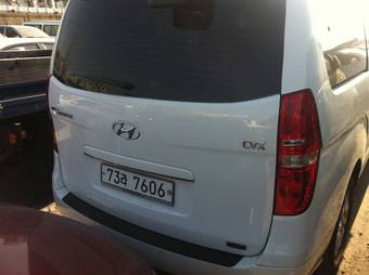 2011 Hyundai Grand Starex Pictures