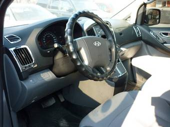 2011 Hyundai Grand Starex Images