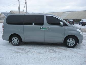 2011 Hyundai Grand Starex Photos