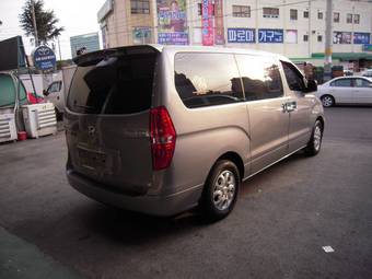 2011 Hyundai Grand Starex Pictures