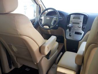 2011 Hyundai Grand Starex Images