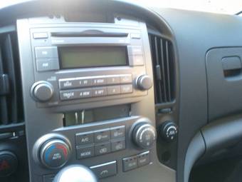 2011 Hyundai Grand Starex Pictures
