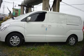 2011 Hyundai Grand Starex Photos