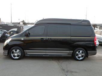 2011 Hyundai Grand Starex Photos