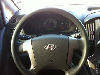 2011 Hyundai Grand Starex Photos