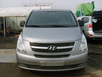 2011 Hyundai Grand Starex Photos