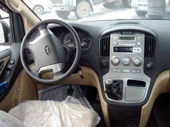 2011 Hyundai Grand Starex Pictures
