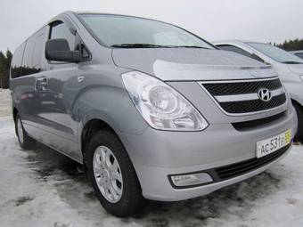 2011 Hyundai Grand Starex Photos