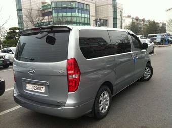 2011 Hyundai Grand Starex Photos