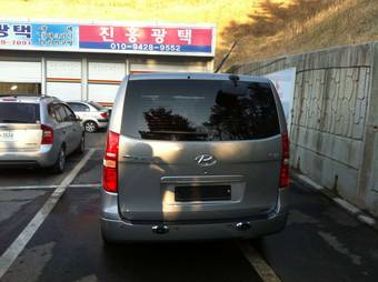 2011 Hyundai Grand Starex Photos