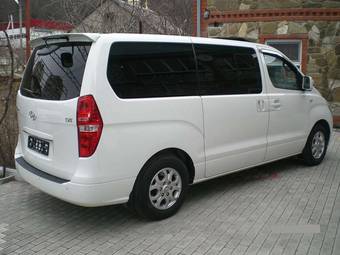 2011 Hyundai Grand Starex Pictures