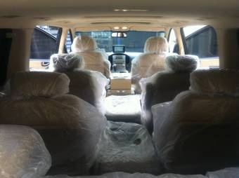2011 Hyundai Grand Starex Pictures