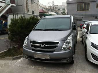 2011 Hyundai Grand Starex Pictures