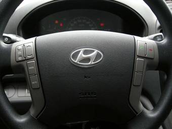 2011 Hyundai Grand Starex Pics