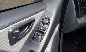 2011 Hyundai Grand Starex Pictures