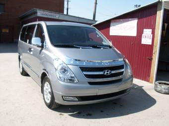 2011 Hyundai Grand Starex Photos