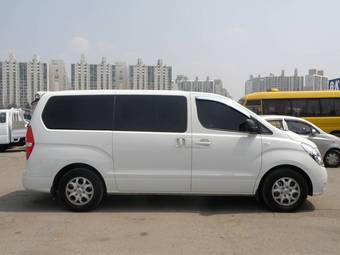 2011 Hyundai Grand Starex Photos