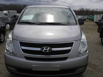 2011 Hyundai Grand Starex Photos