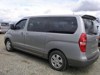 2011 Hyundai Grand Starex Pictures