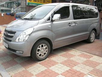 2011 Hyundai Grand Starex Pictures