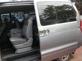 2011 Hyundai Grand Starex Images